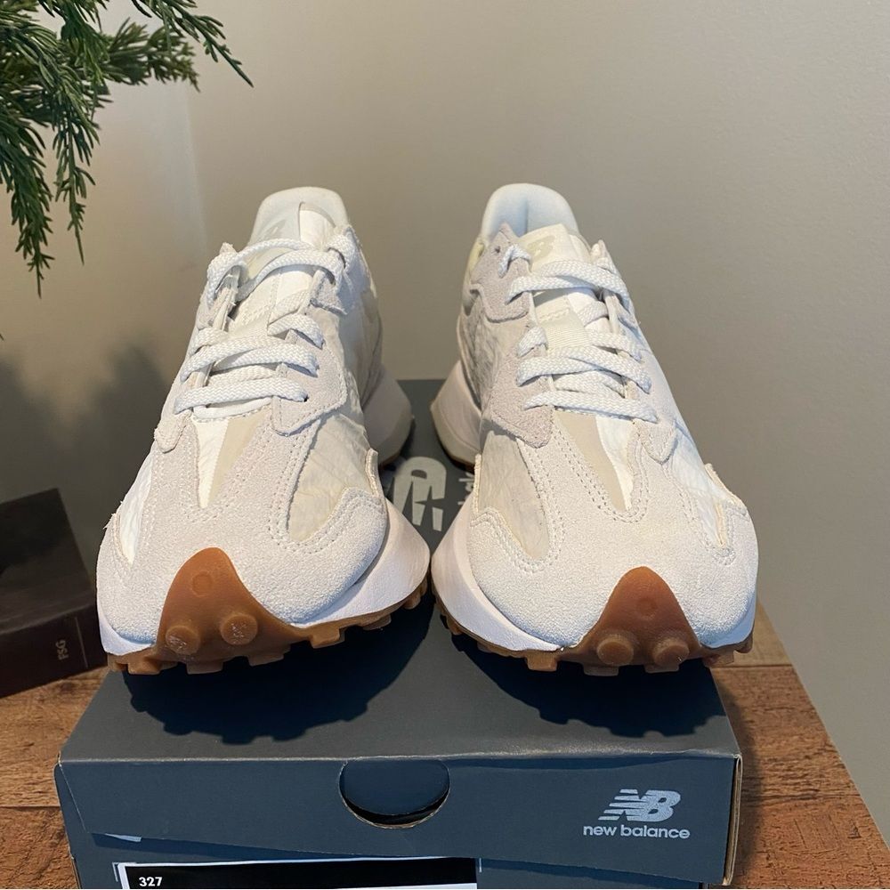 NIB New Balance 327 ‘White Gum’ - Picture 4 of 8